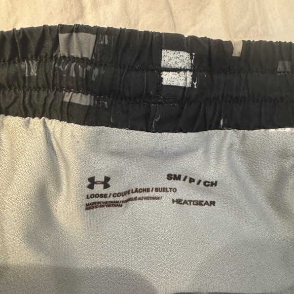 Under Armour Geometric Women’s Shorts - Picture 4 of 4